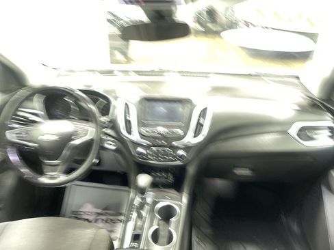 Used 2022 Chevrolet Equinox LT w/ Driver Convenience Package image 25