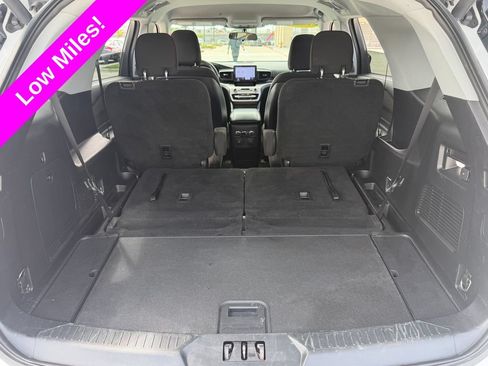 Used 2020 Ford Explorer XLT AWD/4WD image 32