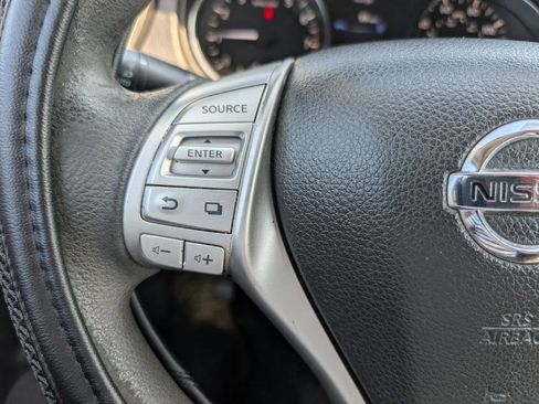 Used 2016 Nissan Rogue SV FWD image 18
