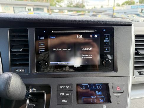 Used 2016 Toyota Sienna LE AWD/4WD image 30