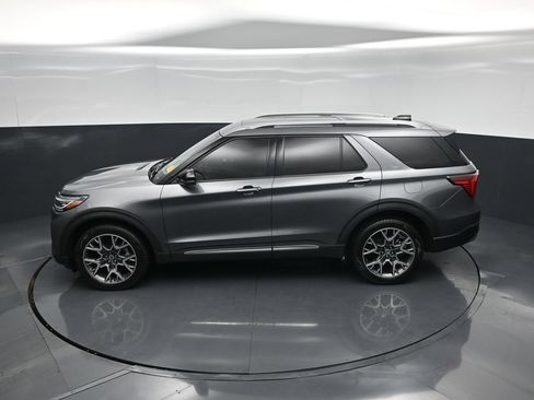 Certified 2025 Ford Explorer Platinum w/ Ultimate Package AWD/4WD image 46