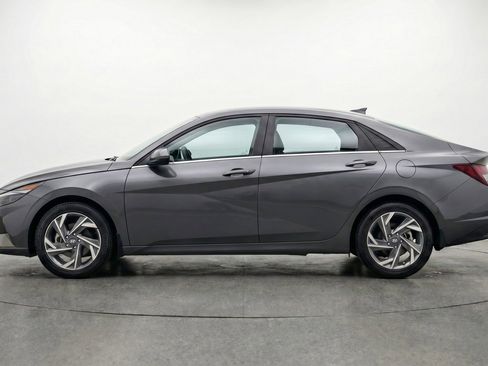 Used 2025 Hyundai Elantra SEL FWD image 5