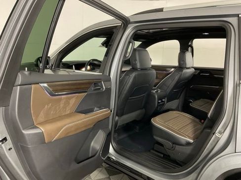 New 2026 GMC Acadia Denali Ultimate w/ LPO, Floor Liner Package image 37