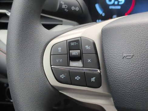 New 2026 Ford Explorer Active RWD image 18