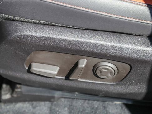 Used 2025 Kia Carnival SX Prestige FWD image 23