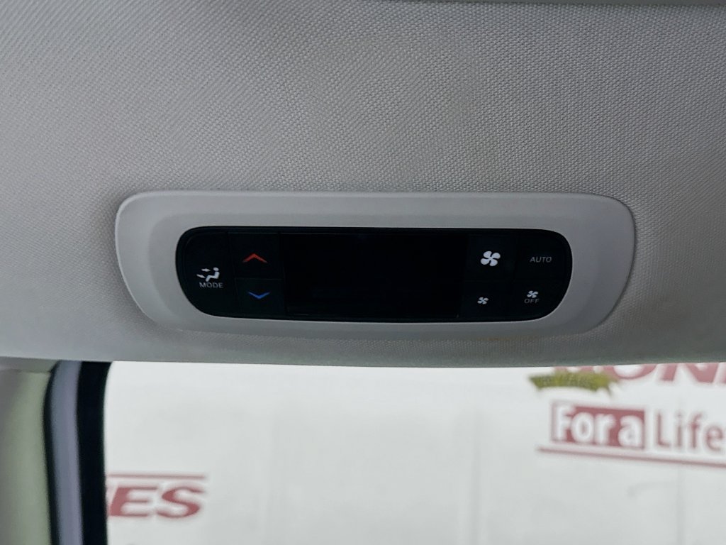 Used 2024 Chrysler Pacifica Touring-L FWD image 28