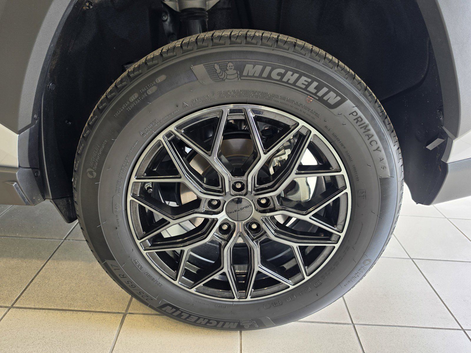 Used 2025 Toyota RAV4 LE AWD/4WD image 28