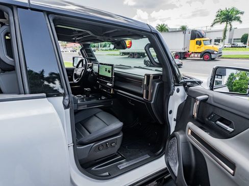 Used 2025 GMC Hummer EV 2X AWD/4WD image 34