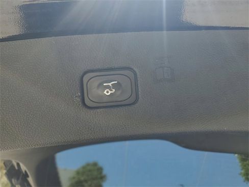 Used 2022 Ford Edge Titanium image 9