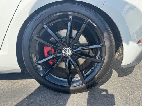 Used 2021 Volkswagen GTI SE image 12