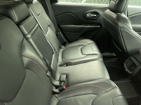 Used 2015 Jeep Cherokee Trailhawk AWD/4WD image 12