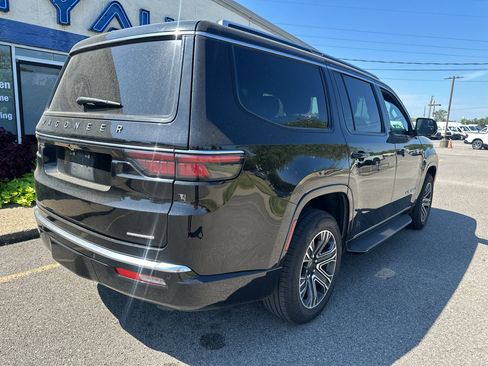 Used 2024 Jeep Wagoneer Series II w/ Flexible Seating Group RWD image 4