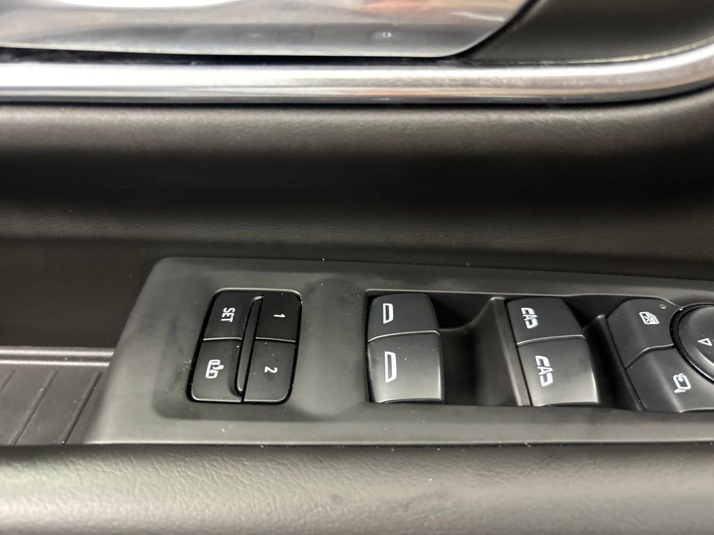 Used 2024 GMC Yukon AT4 w/ Technology Package AWD/4WD image 27