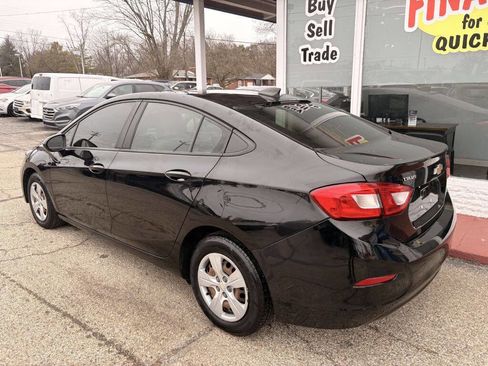 Used 2018 Chevrolet Cruze LS image 3