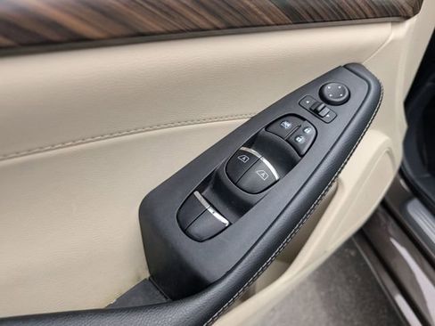 Used 2017 Nissan Maxima Platinum image 15