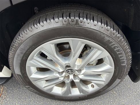 Used 2021 Toyota Highlander Limited image 20