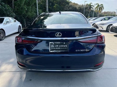 Certified 2025 Lexus ES 300h w/ Premium Package image 6