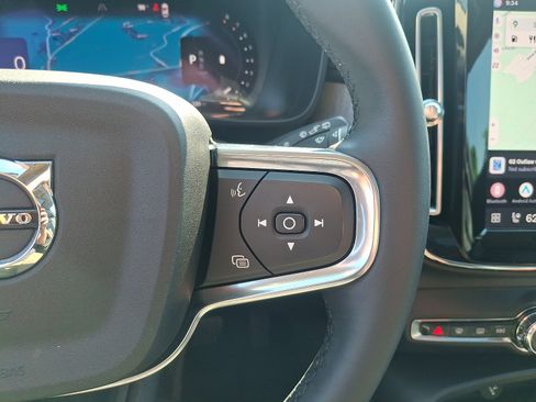 Certified 2023 Volvo XC40 B5 Ultimate w/ Protection Package Premier AWD/4WD image 24