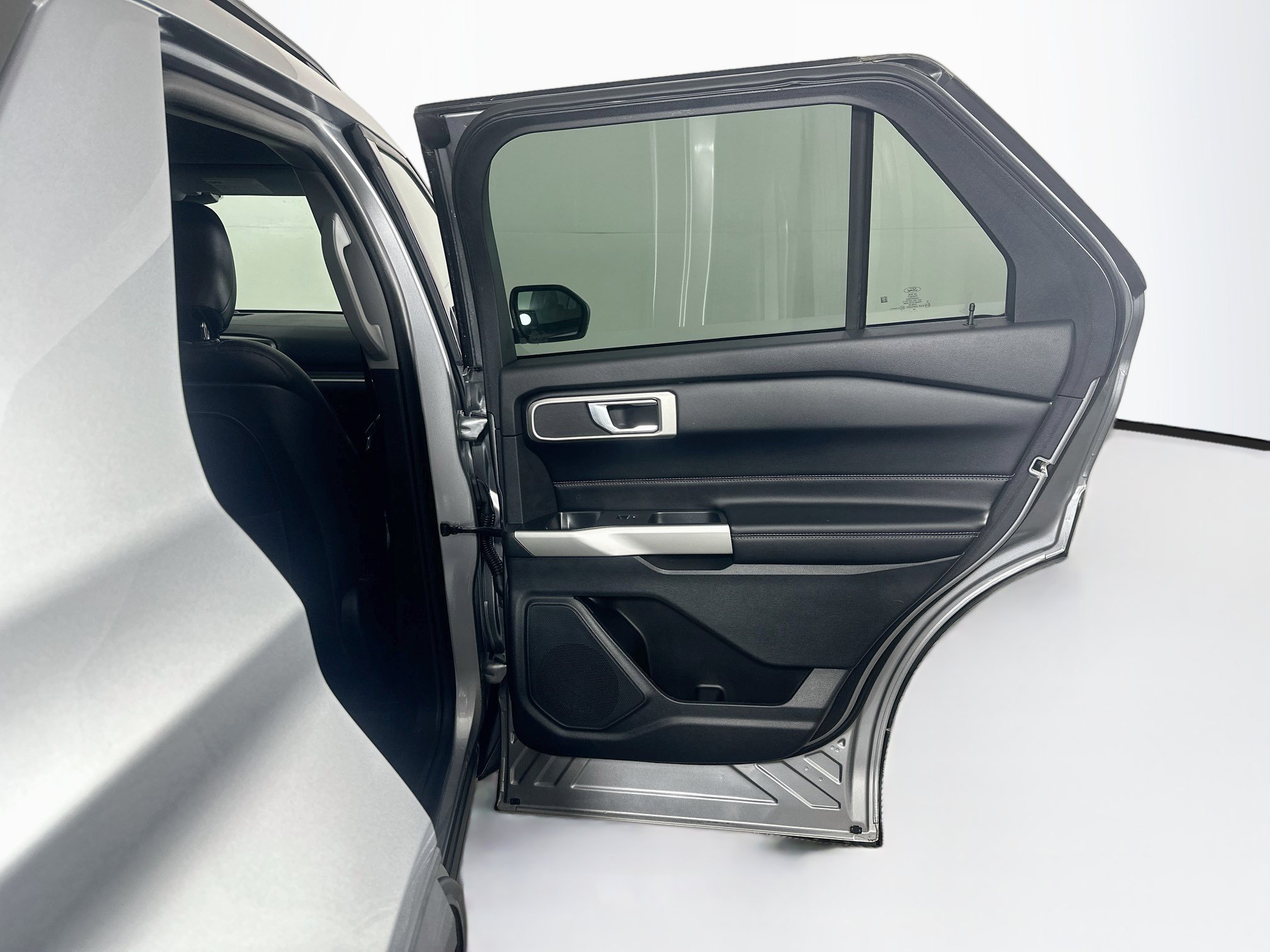Used 2020 Ford Explorer XLT w/ Equipment Group 202A RWD image 30