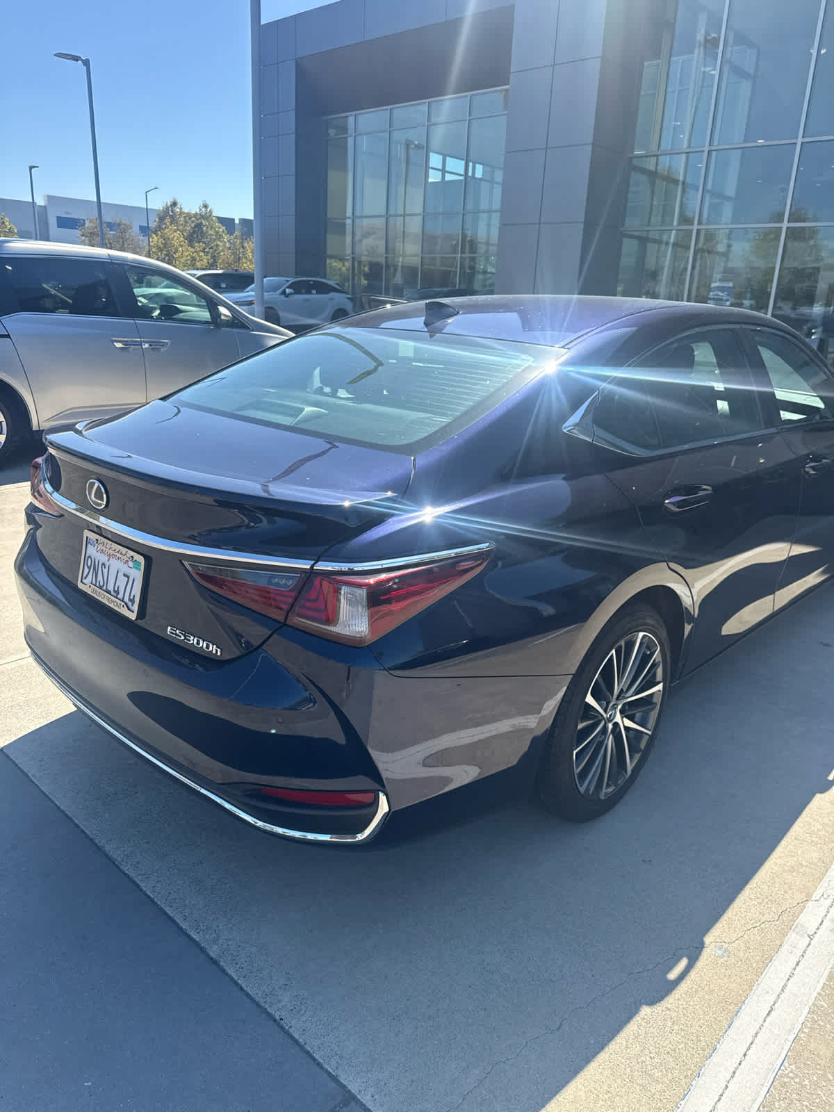 Used 2024 Lexus ES 300h w/ Premium Package FWD image 7