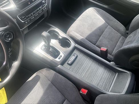 Used 2017 Honda Pilot EX image 14