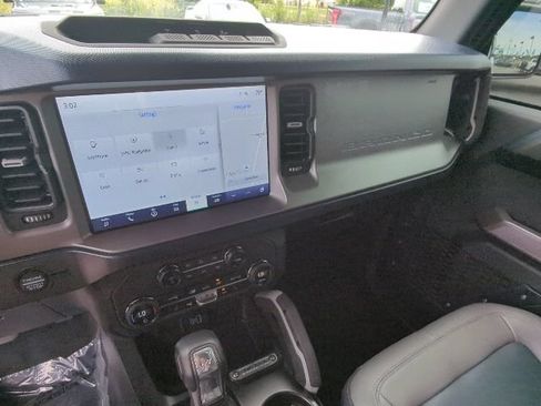 Used 2023 Ford Bronco Outer Banks AWD/4WD image 15