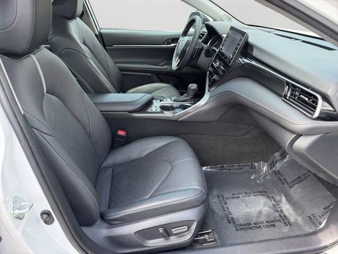 Used 2022 Toyota Camry XSE w/ Navigation Upgrade Package FWD image 7