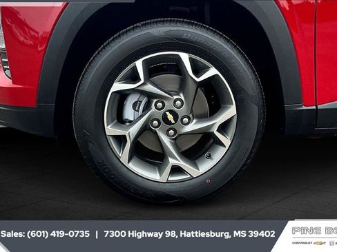 New 2026 Chevrolet Trax LT w/ LT Convenience Package FWD image 8