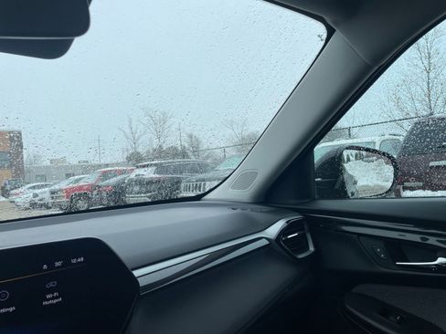 Used 2025 Chevrolet TrailBlazer LT image 35