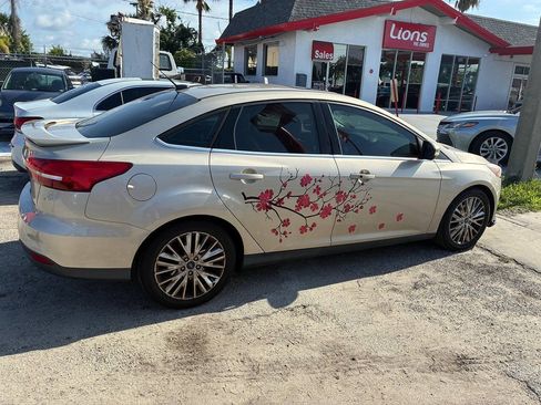 Used 2018 Ford Focus Titanium FWD image 8