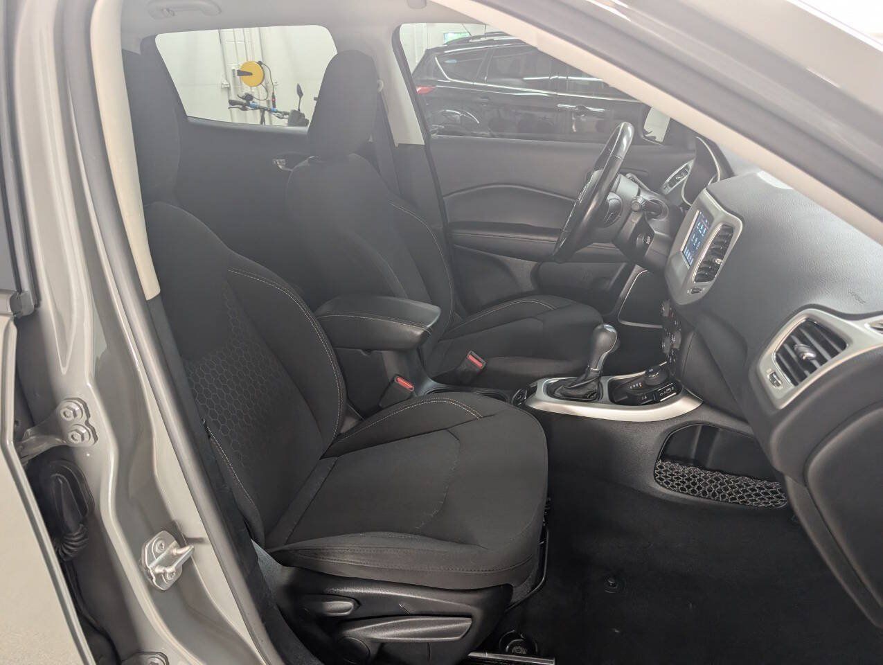 Used 2021 Jeep Compass Sport AWD/4WD image 19