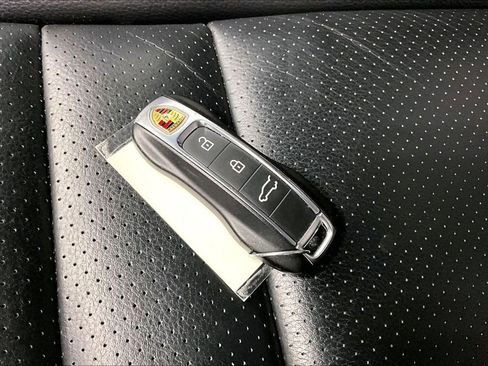 Used 2024 Porsche Cayenne image 10