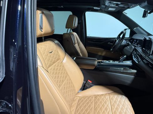 Used 2022 Cadillac Escalade ESV Sport w/ Touring Package AWD/4WD image 45