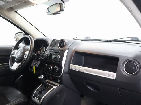 Used 2014 Jeep Compass Latitude w/ Sun/Sound Group image 23