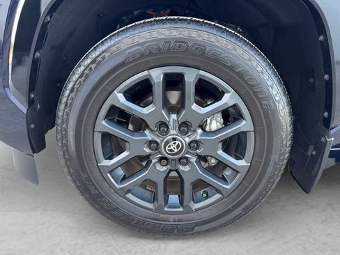 Used 2025 Toyota Sequoia Platinum image 23