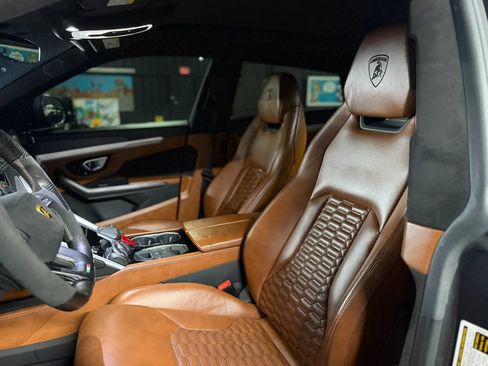 Used 2019 Lamborghini Urus AWD/4WD image 18