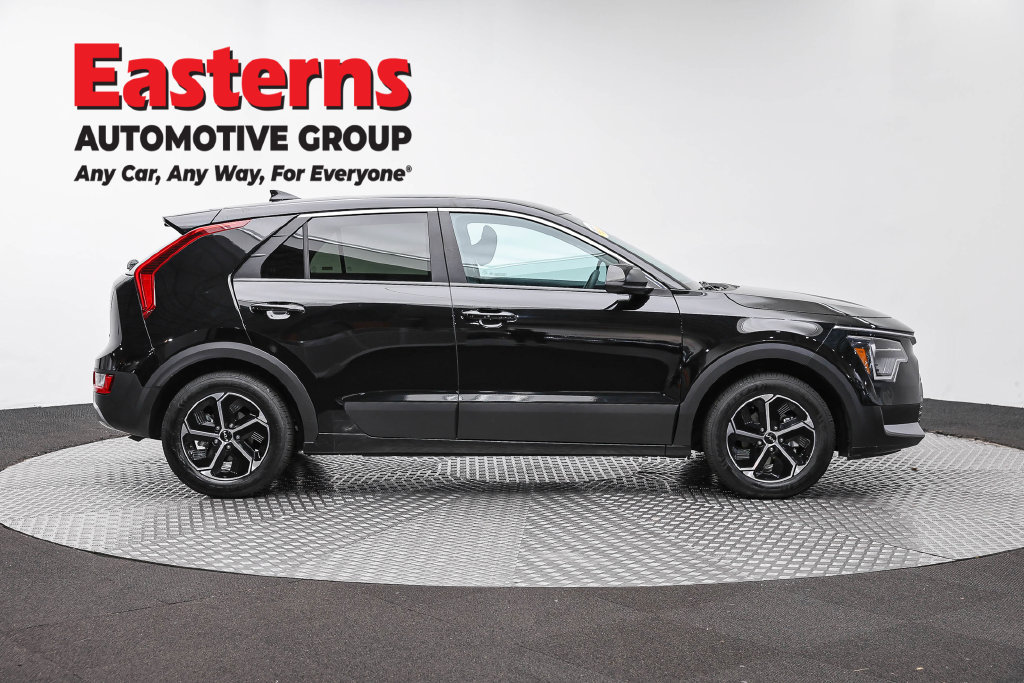 Used 2025 Kia Niro LX FWD image 5