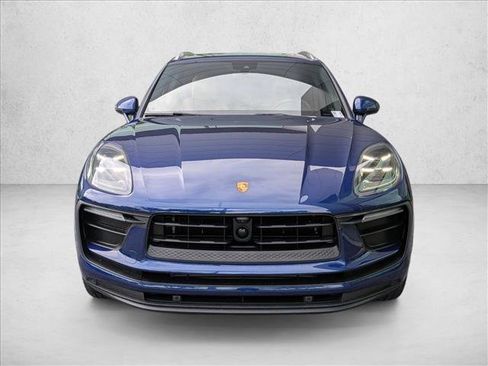 Used 2023 Porsche Macan AWD/4WD image 2