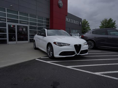 New 2025 Alfa Romeo Giulia AWD image 4