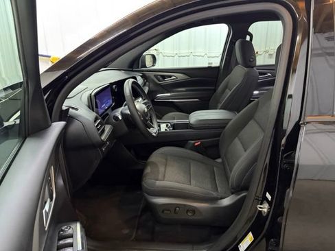 Used 2025 Chevrolet Traverse LT AWD/4WD image 31