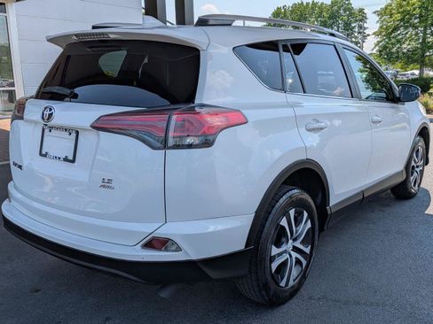 Used 2016 Toyota RAV4 LE AWD/4WD image 8