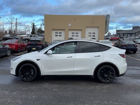 Used 2021 Tesla Model Y Long Range image 11