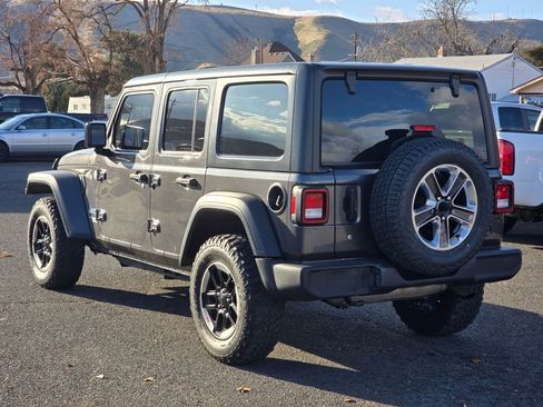 Used 2018 Jeep Wrangler Unlimited Sport image 3