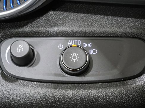 Used 2025 Chevrolet Trax LT image 14