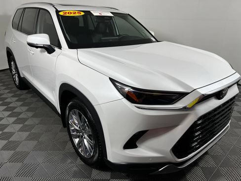 Certified 2025 Toyota Grand Highlander AWD image 3