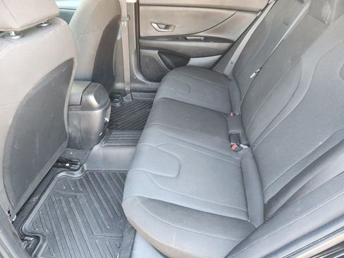 Used 2025 Hyundai Elantra SE image 29