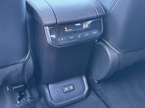 Certified 2020 Toyota Highlander XLE image 10