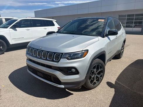 Used 2025 Jeep Compass Limited AWD/4WD image 3
