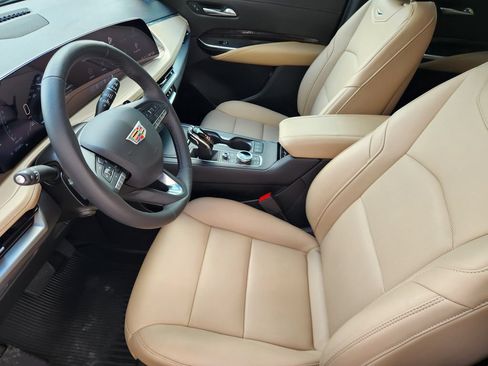 Used 2024 Cadillac XT4 Premium Luxury w/ Technology Package FWD image 13