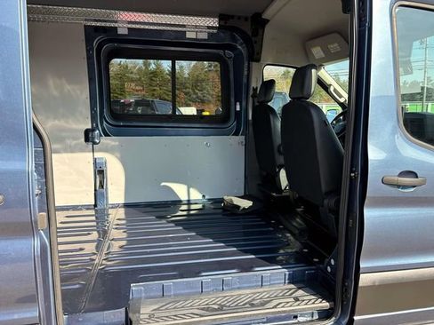 Used 2023 Ford E-Transit image 10